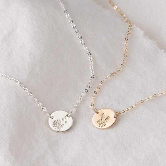 Holly December Birth Flower Cute Engraved Necklace - Picture 10 of 16